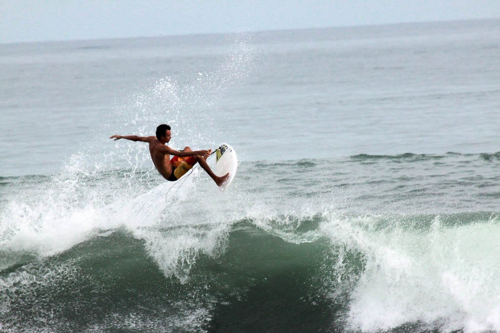 hermosa surf contest air 
 - Costa Rica