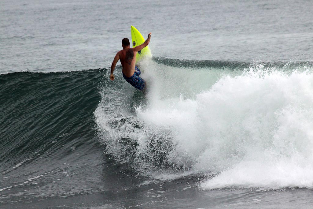 hermosa surf conttest up the wave 
 - Costa Rica